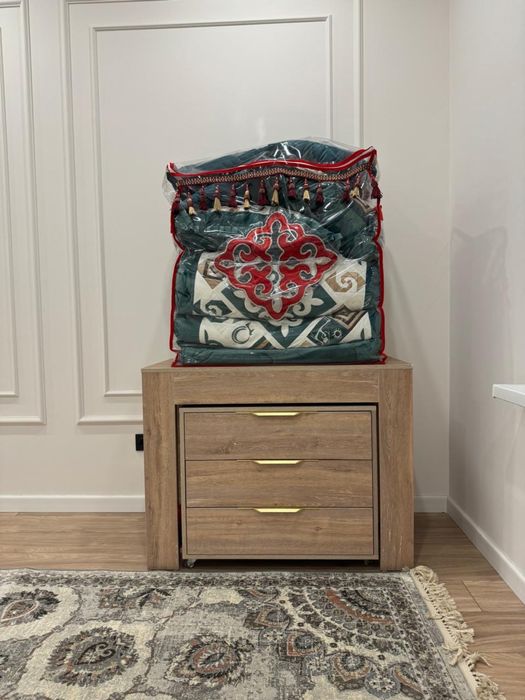 Продам стол и стулья