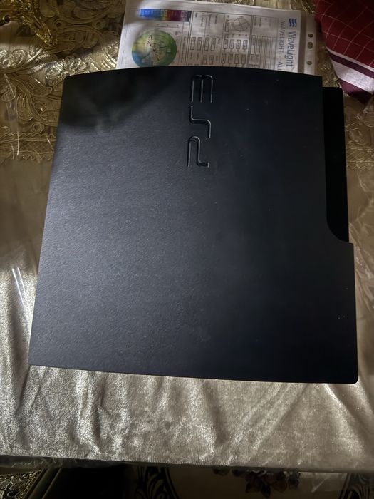 Playstation 3 slim  sotiladi