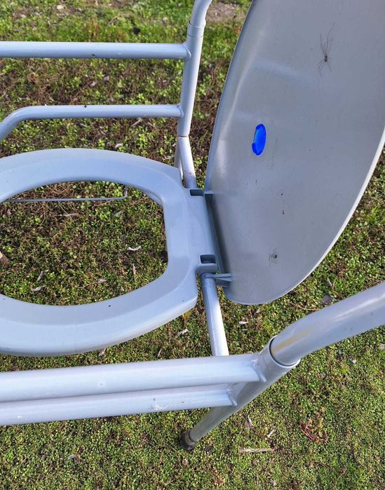 Scaun cu wc de camera si cadru metalic