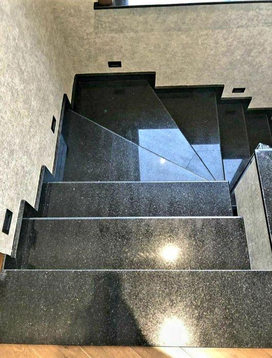 Фасадга Травертин тош ва Цоколга ГРАНИТ тошларини Сифатли у'рнатамиз.