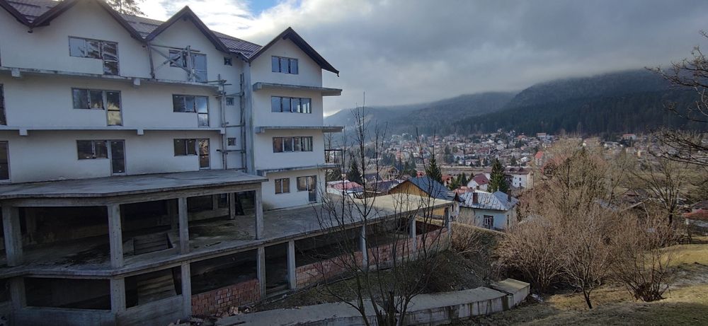 Vând pensiune turistica sau schimb