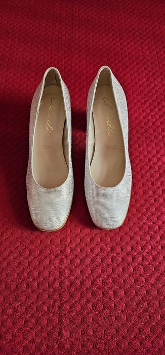 Продавам дамски обувки