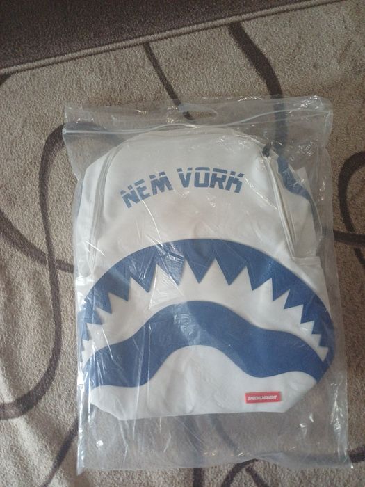 продам рюкзак белый