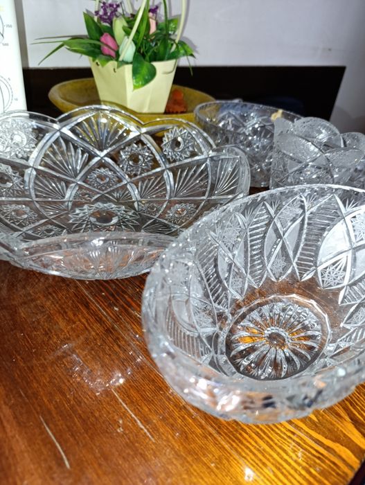 Продаю хрустальные вазы, обогреватель!