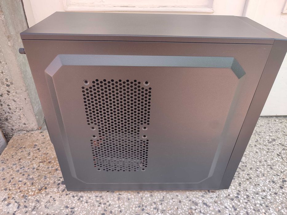 Кутия за настолен компютър