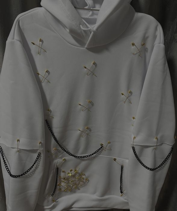 Hanorac cu detalii metalice!