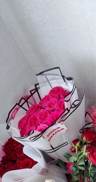 Цветы  покупали только вчера свежие