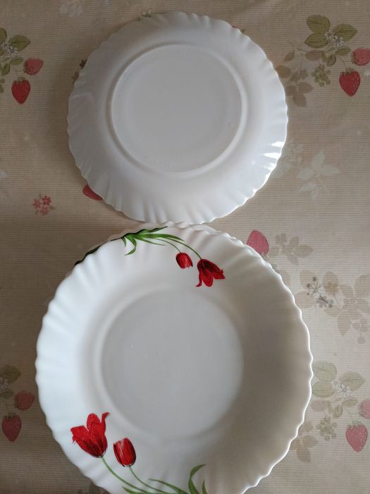 Продам тарелки среднего размера