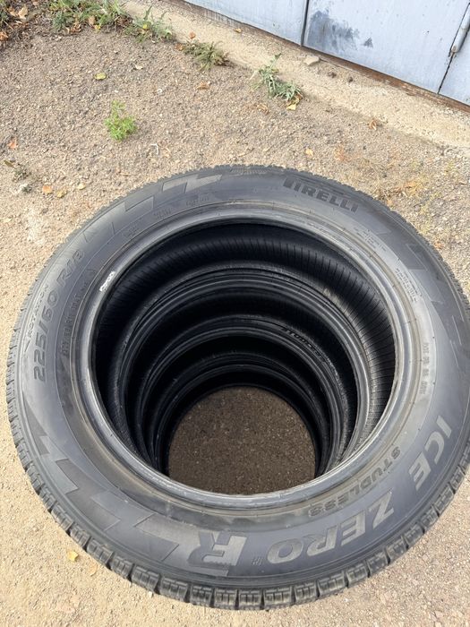 Продам зимние шины Pirelli 225/60 R18