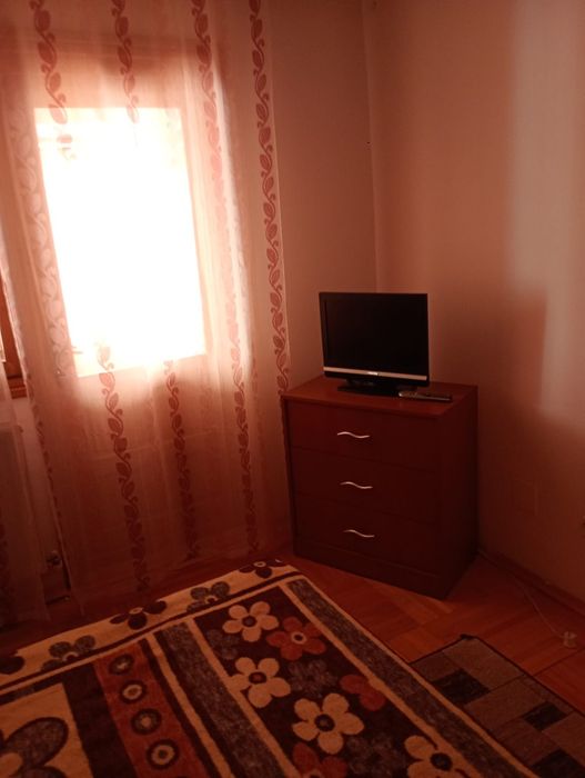 Închiriez apartament