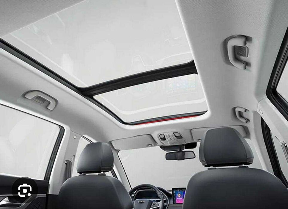 Jac JS 8 zamonaviy 7 kishilik krossover