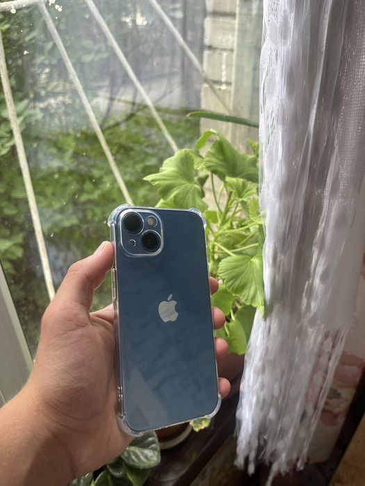iPhone айфон 13 в около идиальном состоянии