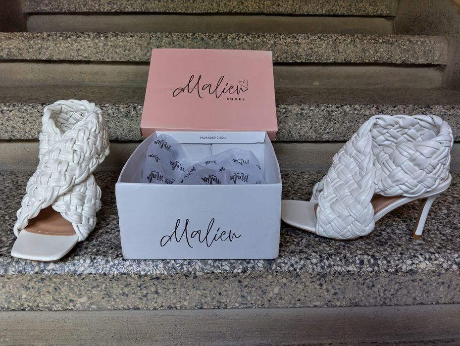 Летни сандали, бели. Чисто нови.