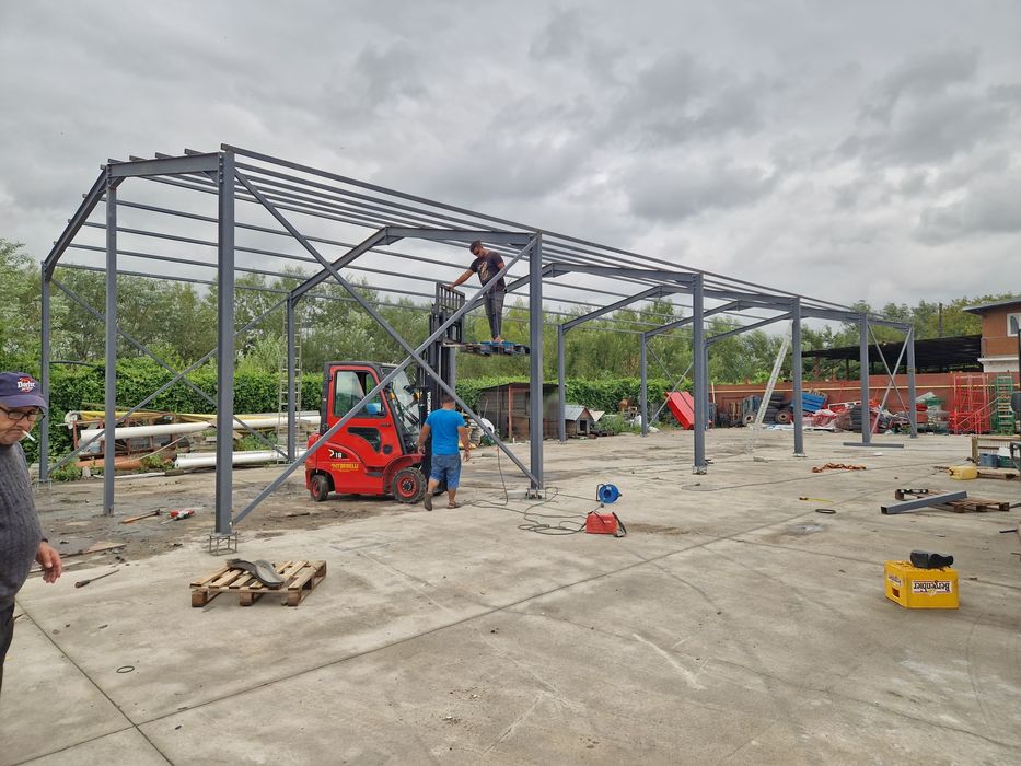 Vând hală metalica