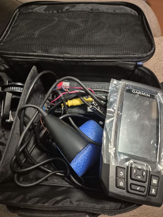 Garmin striker vivid 4cv + transducer