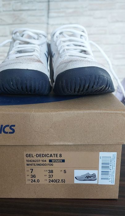 ASICS -incaltaminte pentru sport , in special TENIS