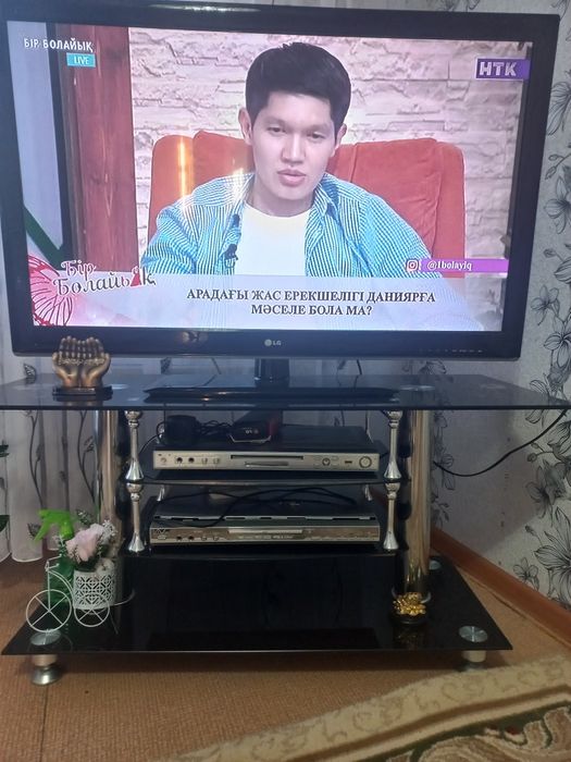 Продаётся тумба под Телевизор