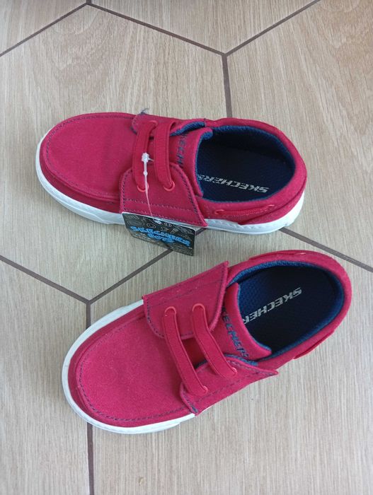 Продам детские кроссовки Skechers