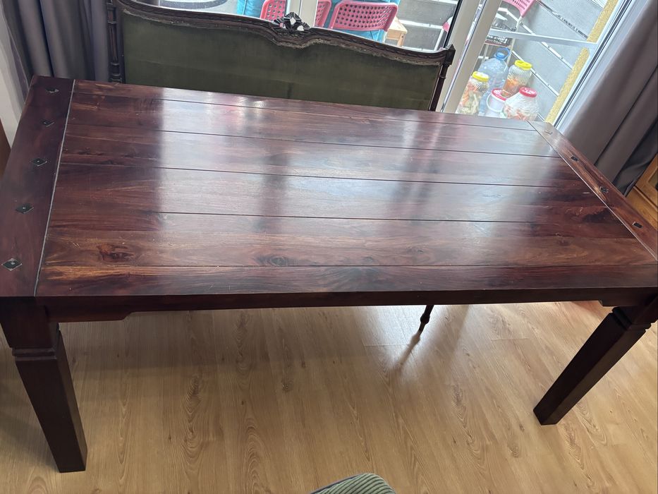 Masă din lemn de salcâm masiv