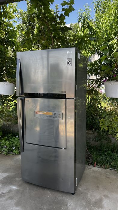 Продам большой холодильник