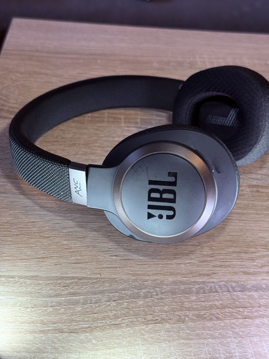 JBL Live 650BTNC безжични Bluetooth слушалки с активно шумопотискане (ANC)