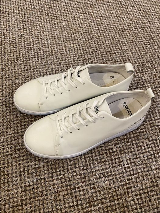 Pantone Universe cloud dancer 42 11-4201