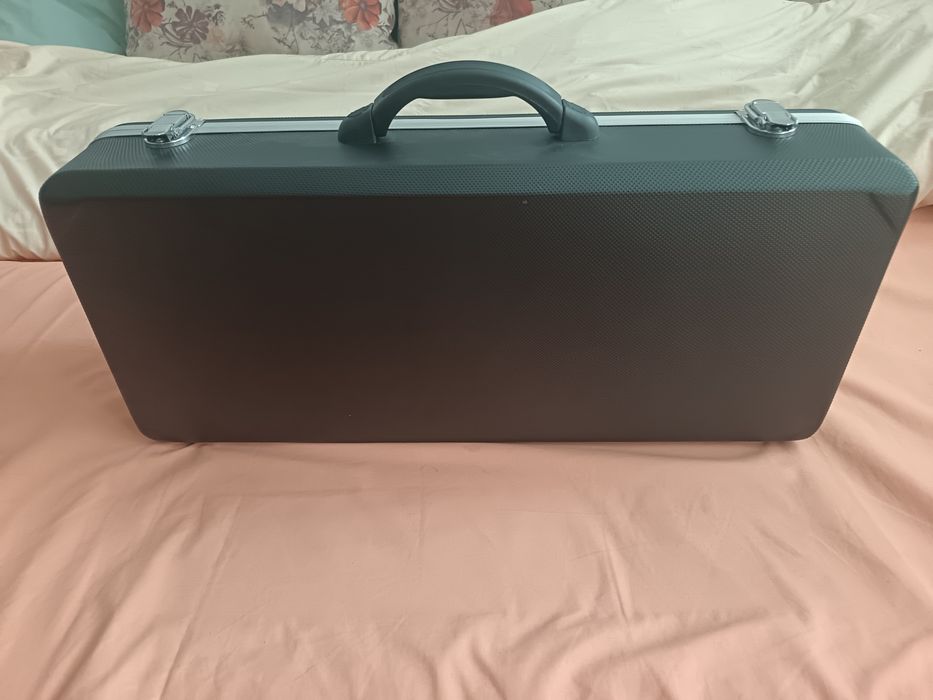 Vând set saxofon alto din aluminiu – Parrot