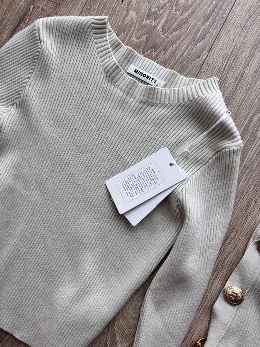 Costum cu fusta tricotat