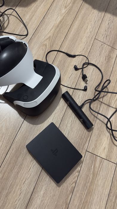 Комплект PlayStation 4slim с 2 контролера + VR + камера + 8 игри
