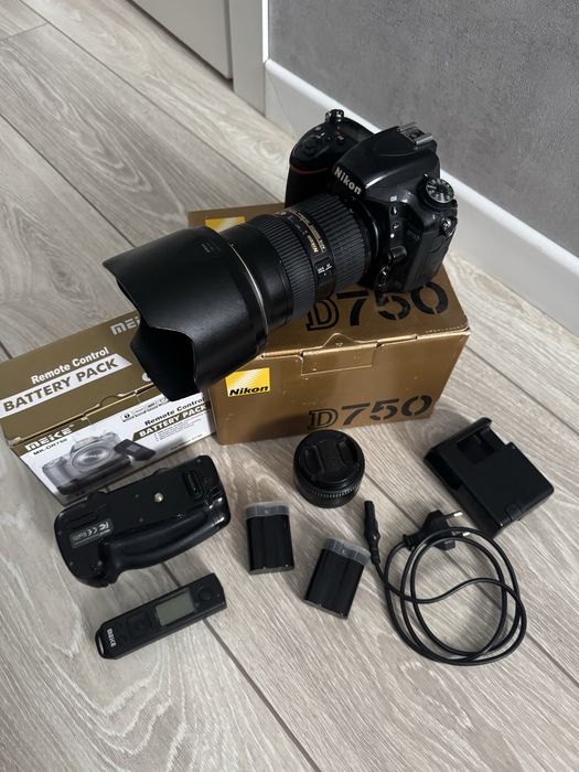 Продам Nikon D750 комплект