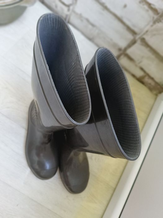 Резиновые сапоги