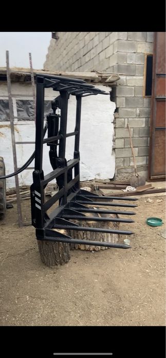 Вилы на кун тактора