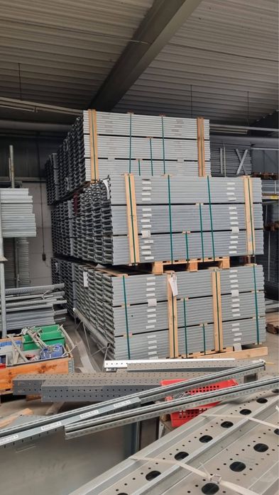 Rafturi metalice de arhiva