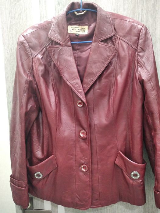 Кожаная женская куртка