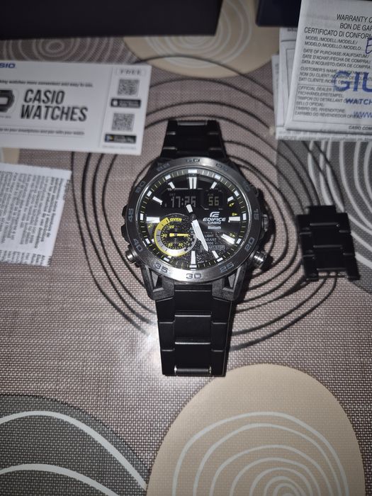 Чисто нов!!! Casio edifice ECB-40 часовник
