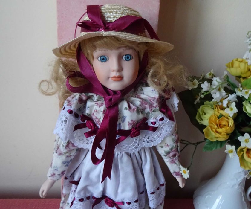 Голяма порцеланова кукла  Внос от Германия.