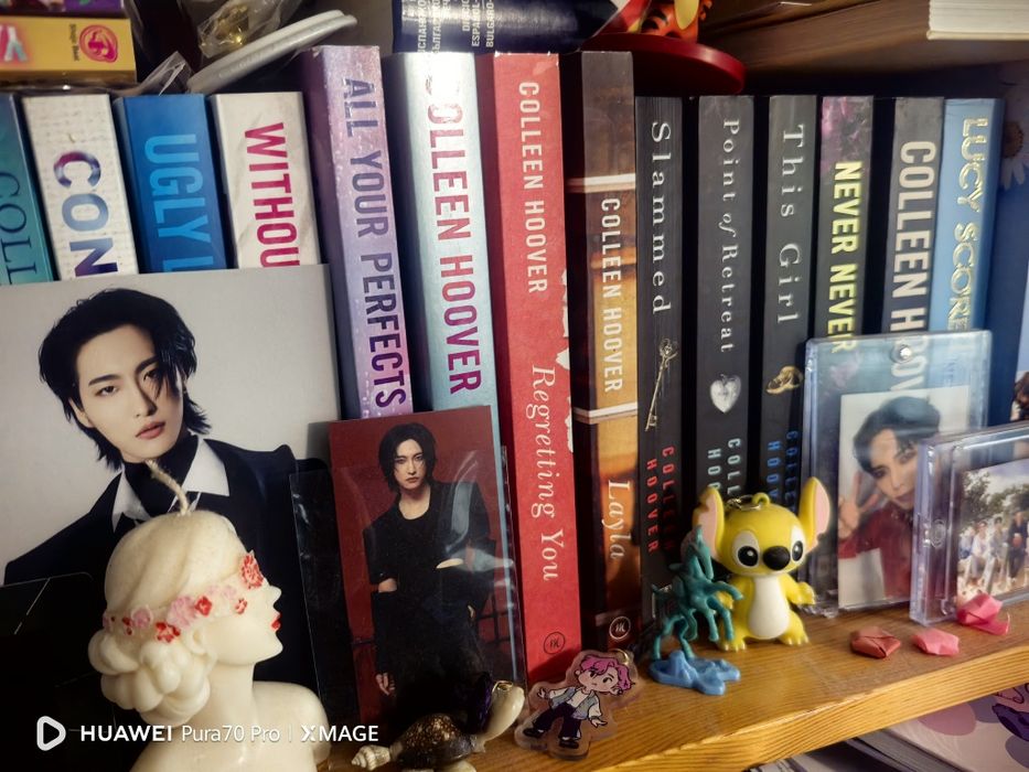 Продавам книги на Колийн Хувър на английски език