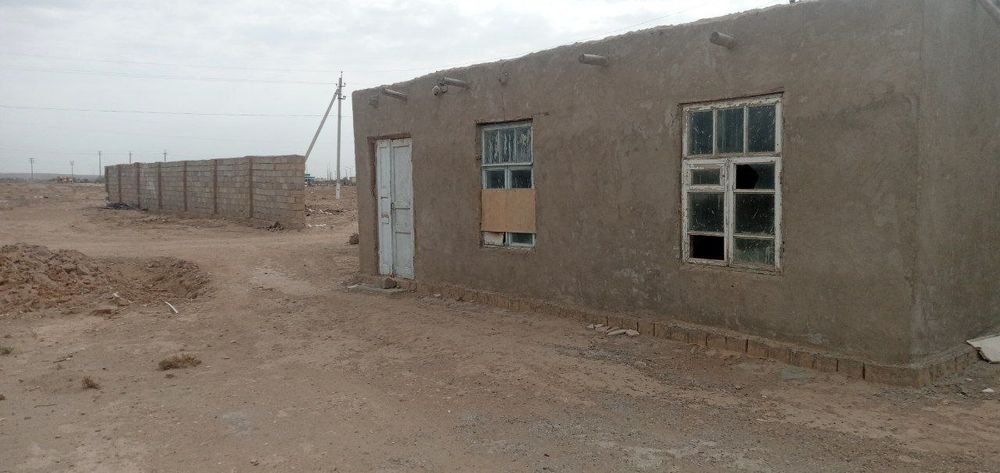 1-gektar yerda joylashgan 5000talik tovuqxona va sehlar bor