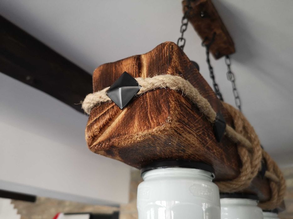 Ръчно изработен полилей от масивно дърво