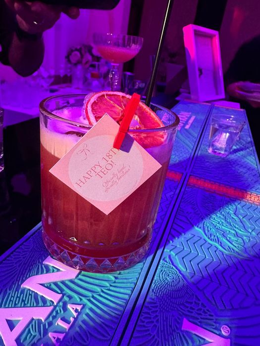 LuuEvents CocktailBar Mobil - Servicii Bar mobil / Tort de shot-uri