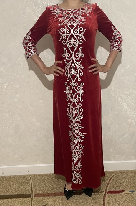 Көйлектер бір киілген сатылады.