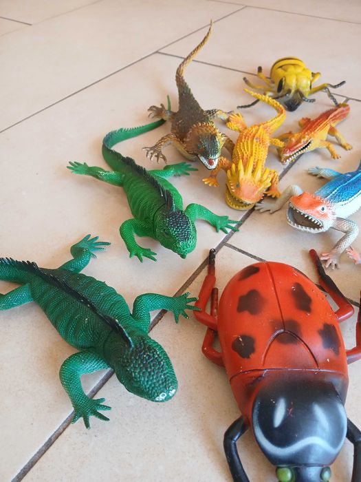 Soparle si insecte, set 12 bucati