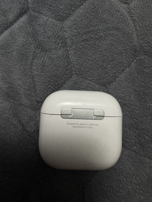 vand casti airpods 4