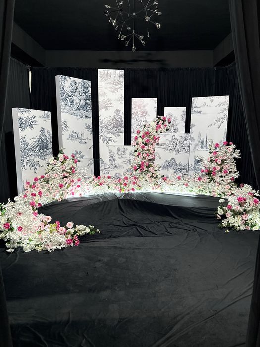 Фотозона декорация искуственные цветы