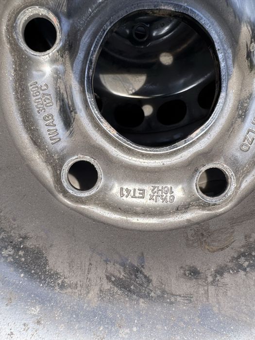 Roti / Anvelope VW Audi de Iarna Pirelli 215/60 R16 Dot 2223