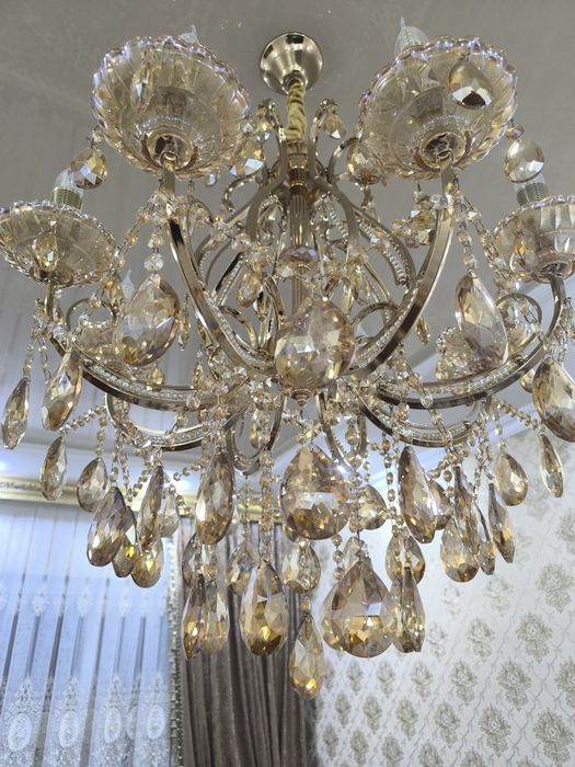 Продаю люстру очень красивая