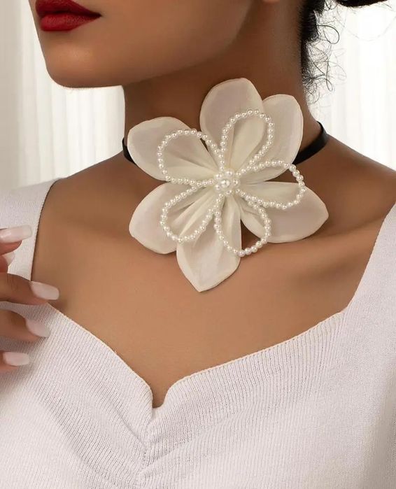 Луксозни чокъри с  рози в различни цветове