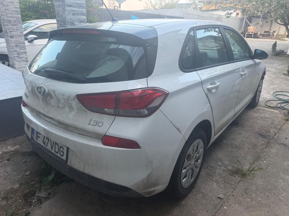 Hyundai i30 avariat