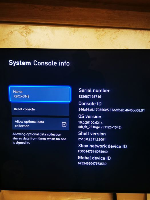 Xbox one S  1TB + 2 джойстика