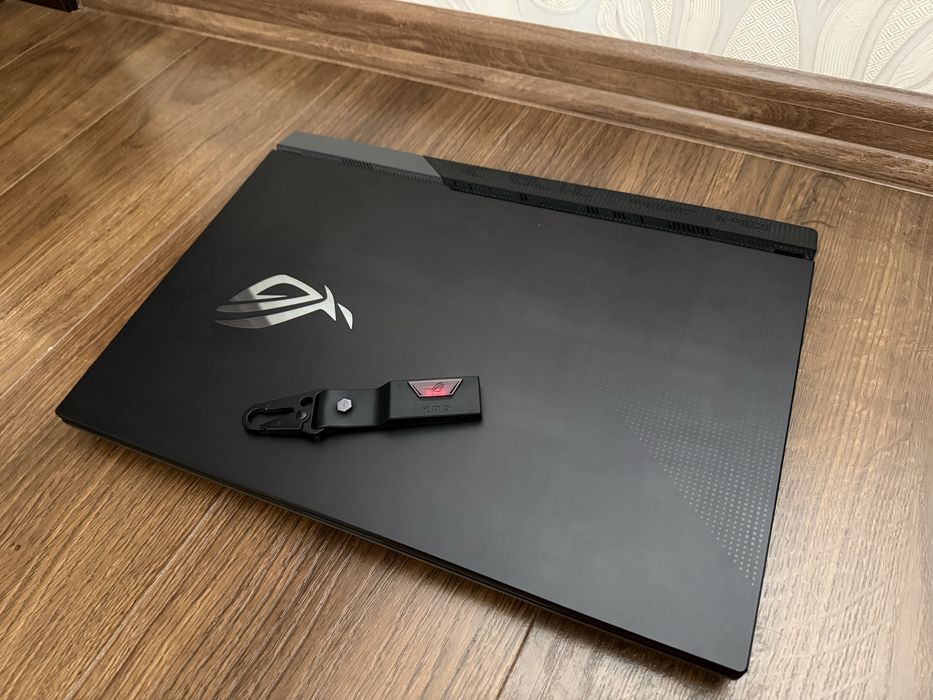 ASUS ROG Strix Scar 17 G733 QS | RTX 3080 | Ryzen 9 | 32 GB RAM | 1TB